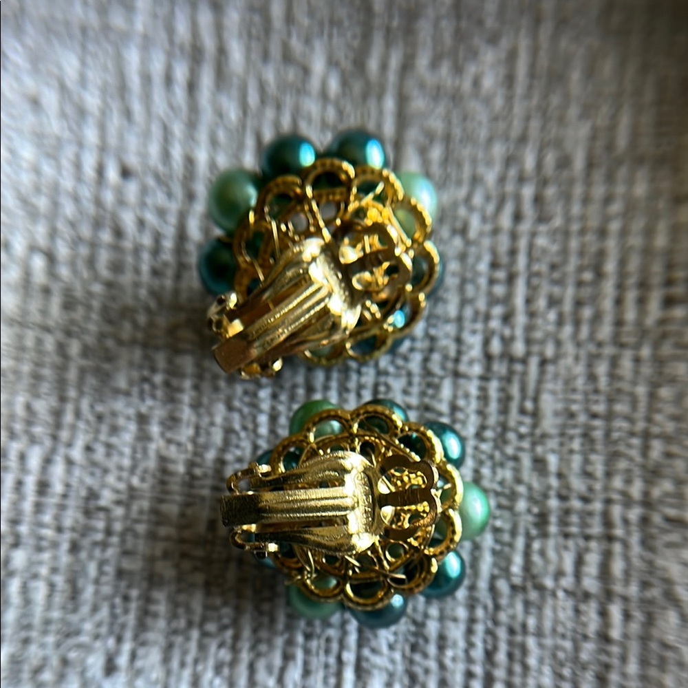 Lustrous Green Multi-Strand Necklace, Japan - Picture 11 of 11